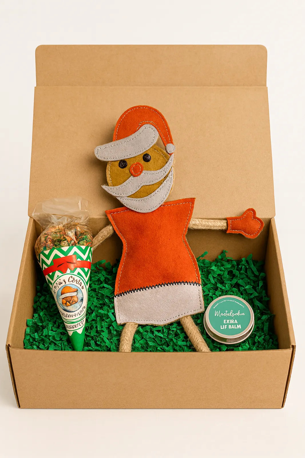 Big Woofmas Box für große Hunde mit weihnachtlichem Stoffspielzeug, festlichem Hundesnack und natürlichem Pfotenbalsam, liebevoll verpackt in einer nachhaltigen Geschenkbox mit grünen Papierschnipseln von FeedandFriends.“